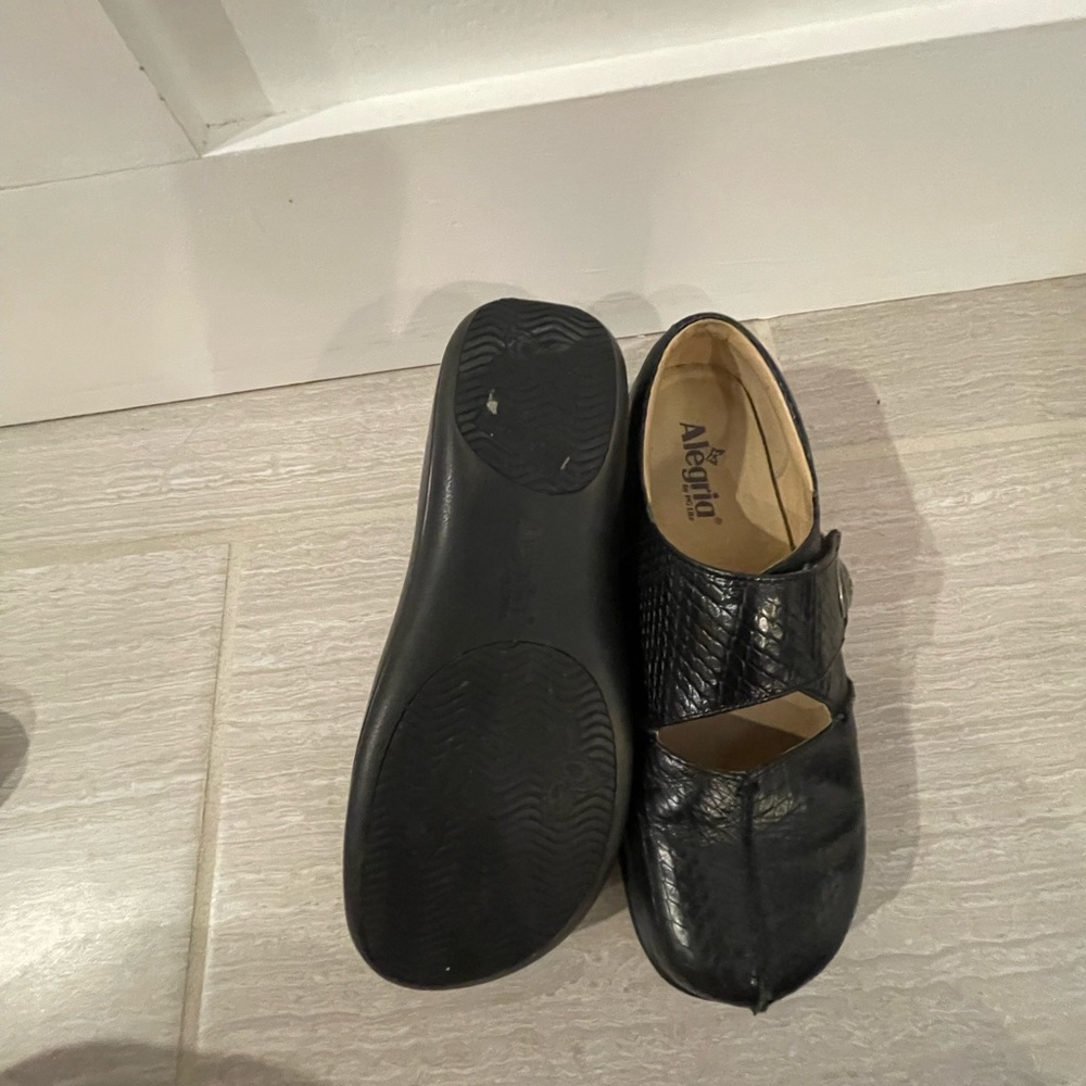 Work/nursing shoes